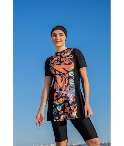 RUKOMAYO SİYAH DESENLİ YARIM FERMUARLI  YARIM KOL LYCRA ( SU İTİCİ VE ÇABUK KURUYAN ) KUMAŞ YARI TESETTÜR MAYO